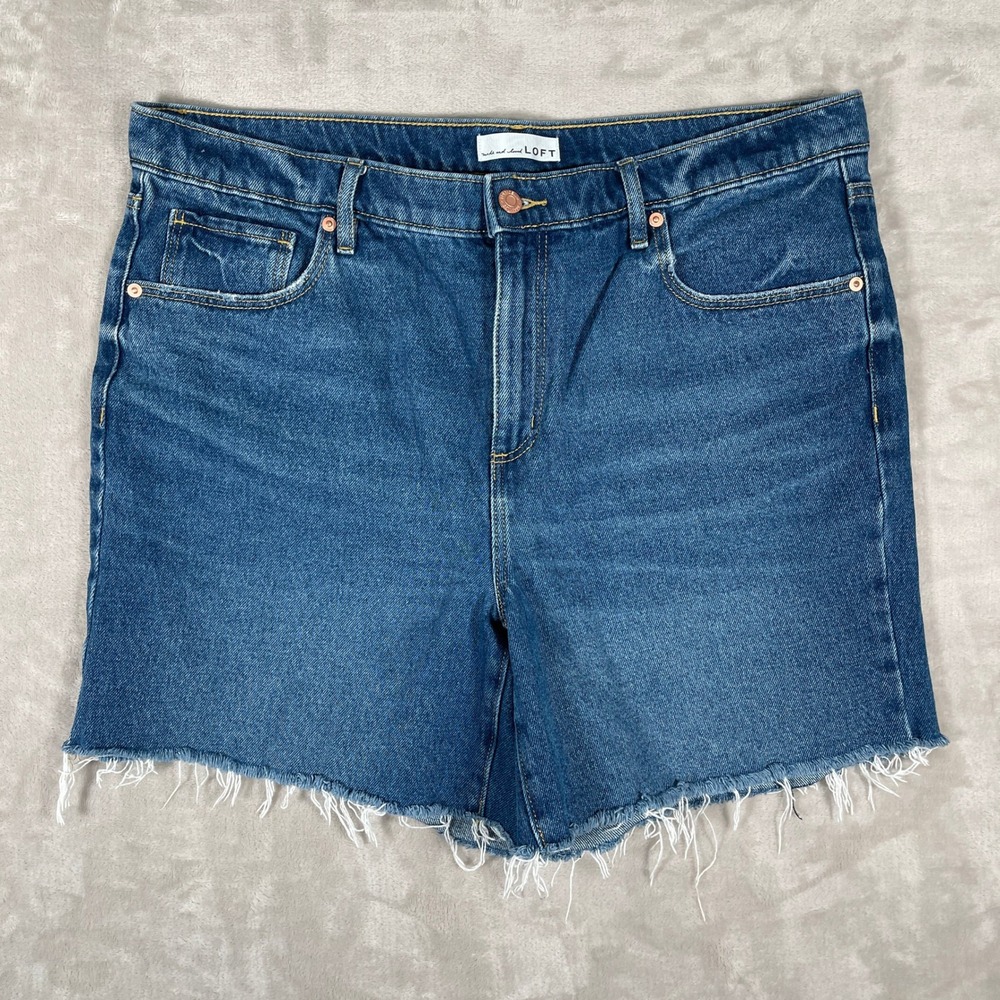 Loft Women's The Boyfriend Short Distressed Hem Denim Casual 31_12 Blue